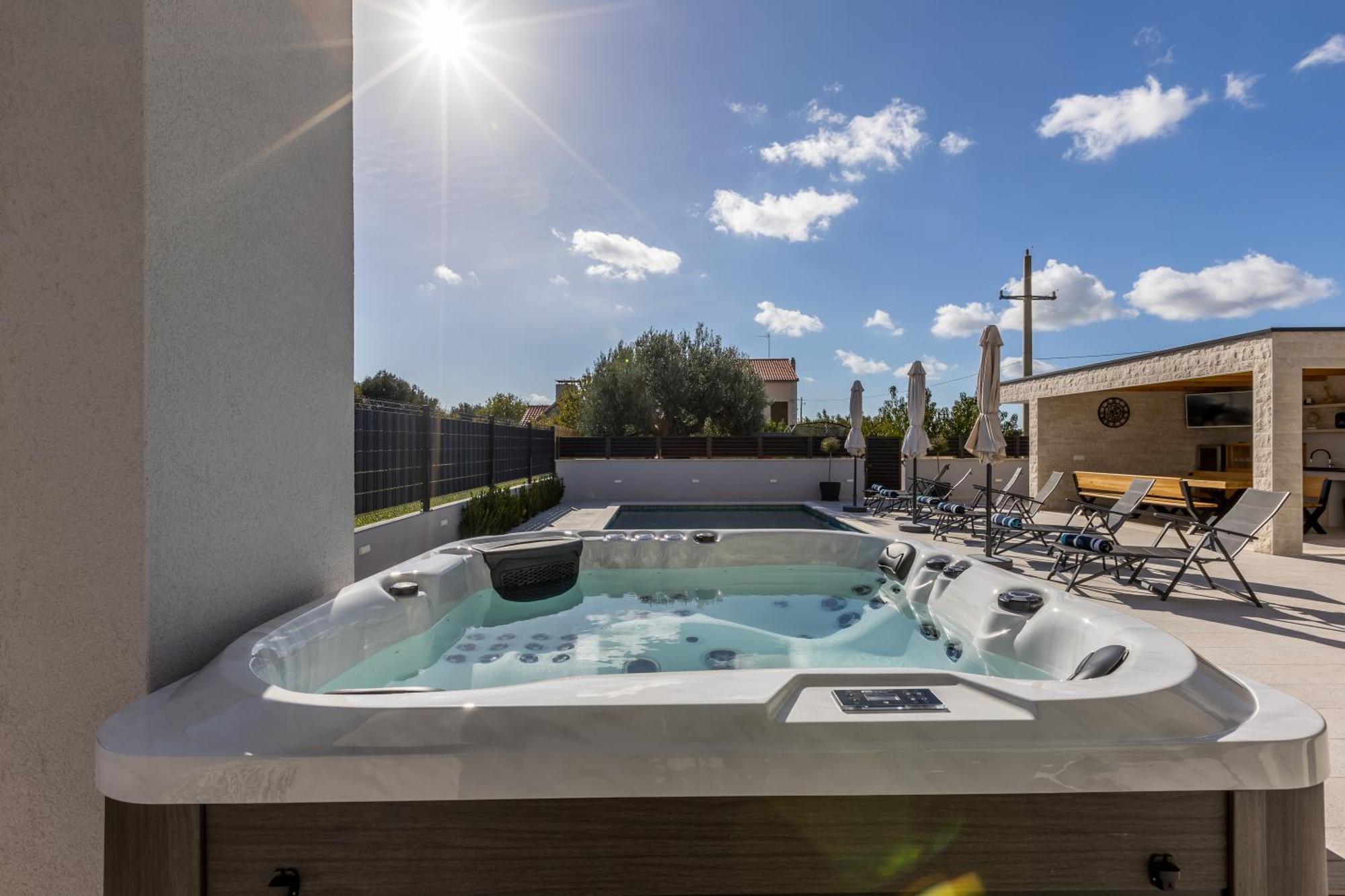 Luxury Villa Diana With Heated Pool And Jacuzzi Dograde Экстерьер фото